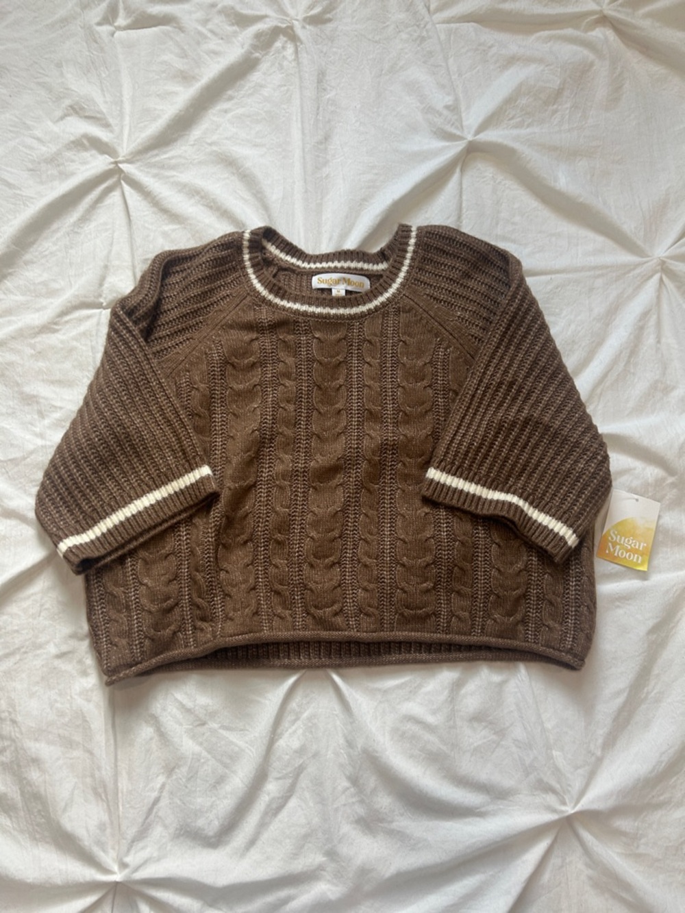 Brown Cable-Knit Cropped Crewneck Sweater with Cream Trim